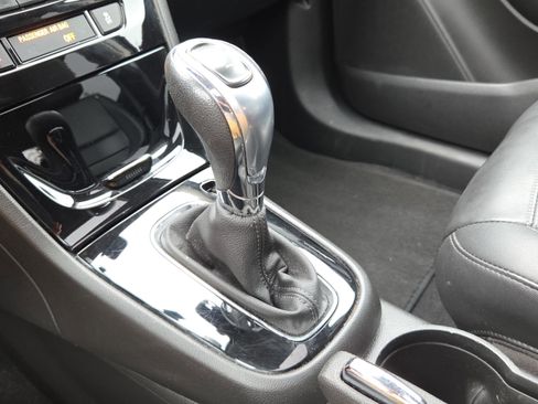 Used 2018 Buick Encore Essence FWD image 23