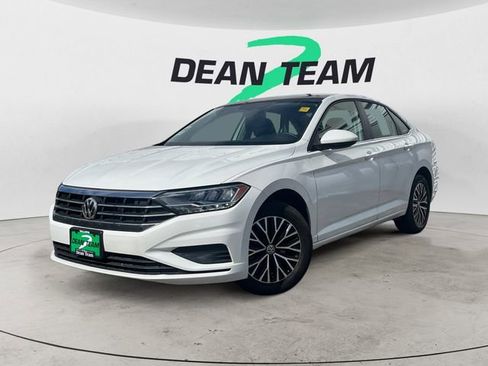 Used 2020 Volkswagen Jetta SE w/ SE Cold Weather Package FWD image 3