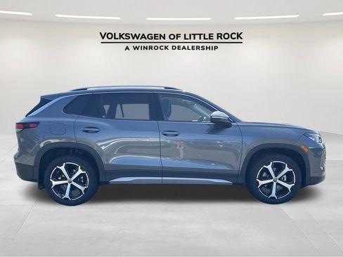 New 2025 Volkswagen Tiguan SE image 6