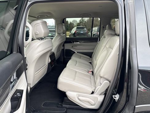 Used 2022 Jeep Wagoneer Series III image 4