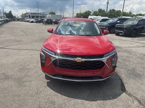 New 2026 Chevrolet Trax LT w/ Driver Confidence Package FWD image 8
