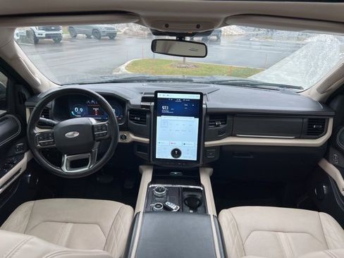 Used 2022 Ford Expedition Platinum image 18