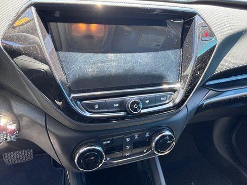 Used 2023 Chevrolet TrailBlazer LT w/ Convenience Package FWD image 9