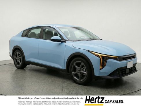 Used 2025 Kia K4 LXS image 1