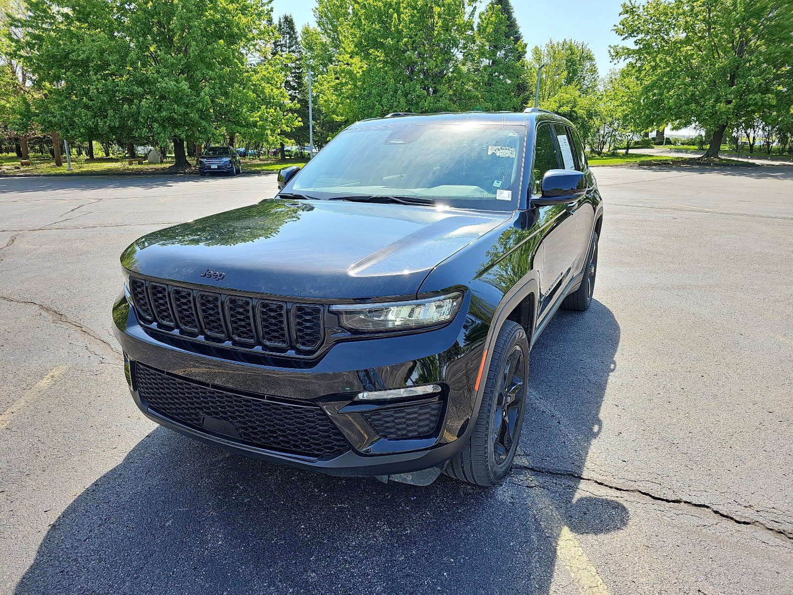 Used 2023 Jeep Grand Cherokee Limited w/ Black Appearance Package AWD/4WD image 2