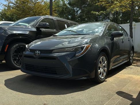 Used 2024 Toyota Corolla LE FWD image 2