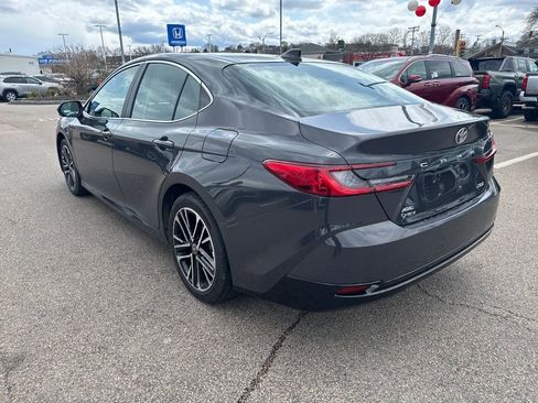 Used 2025 Toyota Camry XLE AWD/4WD image 5