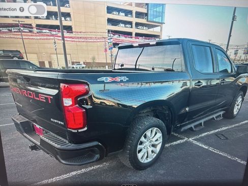 Used 2020 Chevrolet Silverado 1500 Custom w/ Custom Value Package image 3