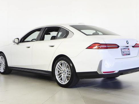 Used 2024 BMW 530i w/ Convenience Package RWD image 9