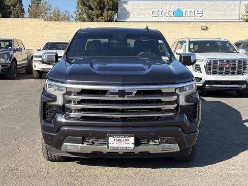 Used 2023 Chevrolet Silverado 1500 High Country w/ Technology Package AWD/4WD image 2