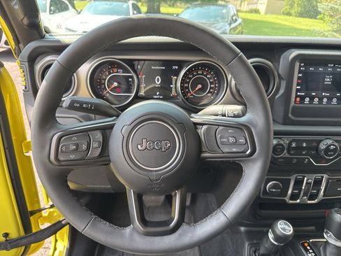 Used 2023 Jeep Gladiator Willys image 29