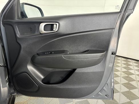 Used 2025 Hyundai Venue SEL FWD image 28