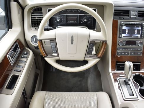Used 2014 Lincoln Navigator 2WD image 25