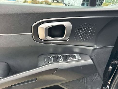 Used 2025 Kia Sorento LX image 26