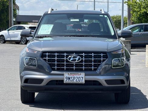 Used 2025 Hyundai Venue SEL FWD image 8