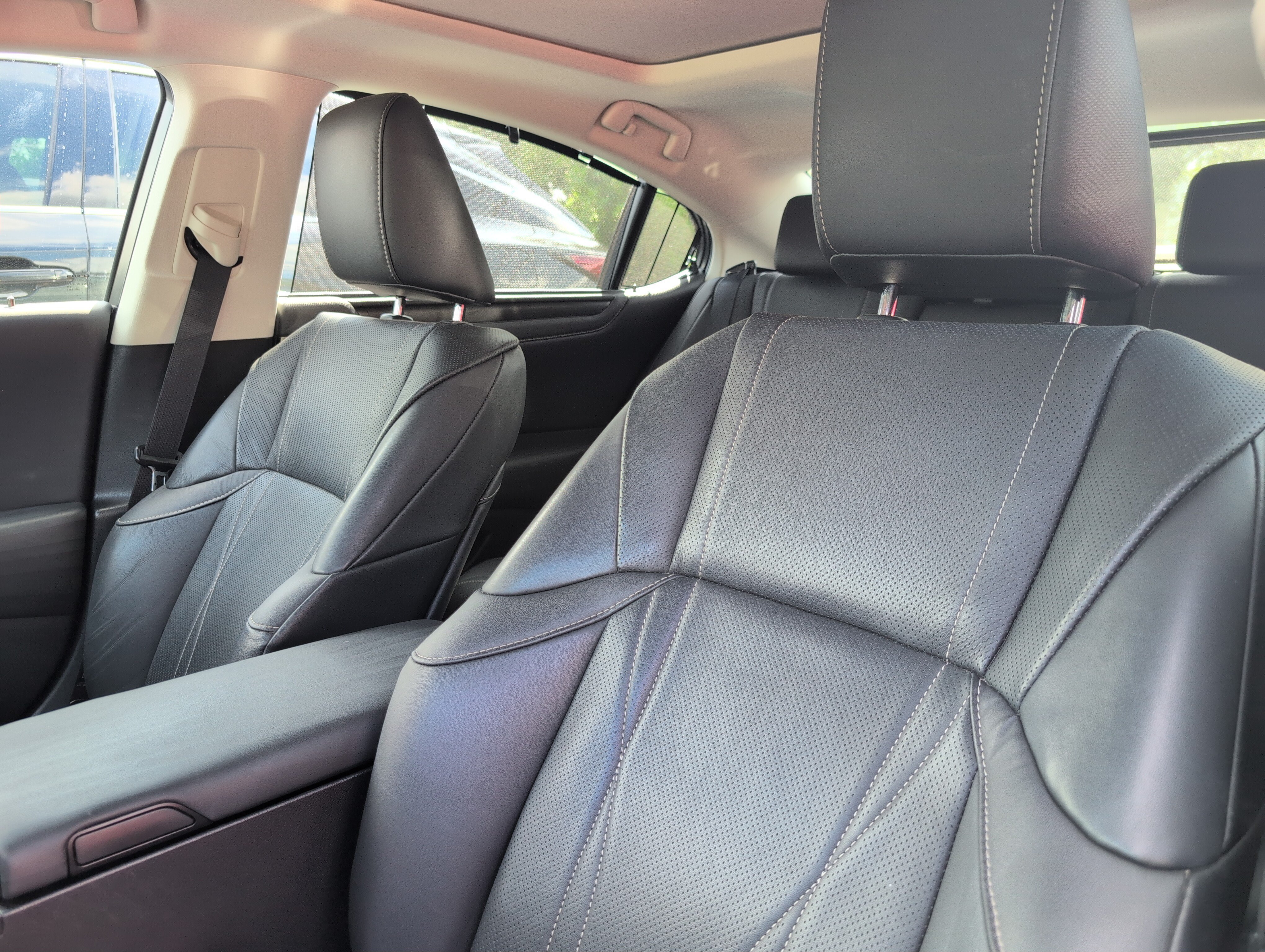Certified 2022 Lexus ES 350 Ultra Luxury w/ Accessory Package 2 FWD image 5