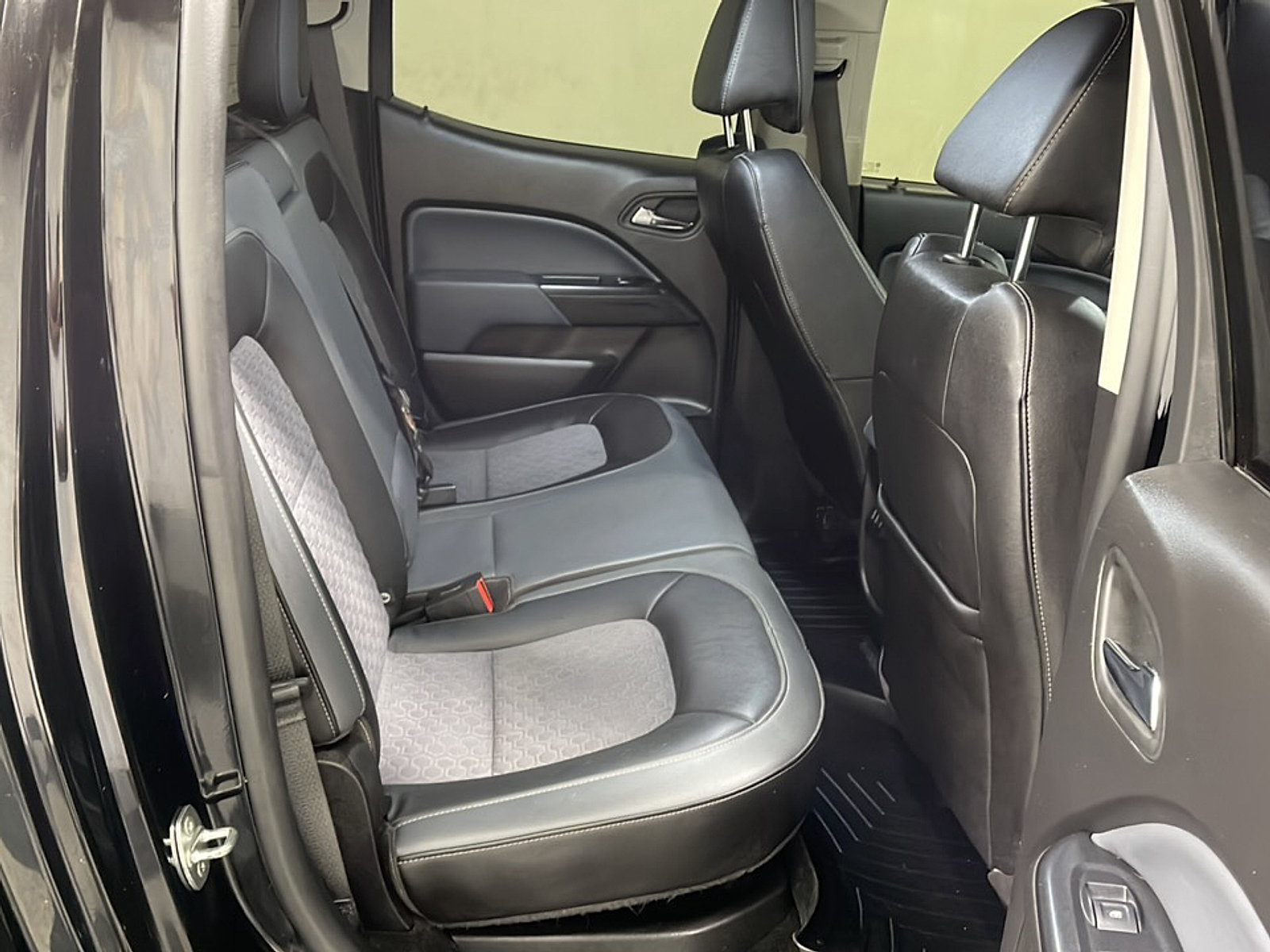 Used 2017 Chevrolet Colorado Z71 AWD/4WD image 19