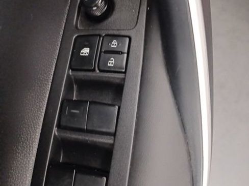 Used 2025 Toyota Corolla SE FWD image 14