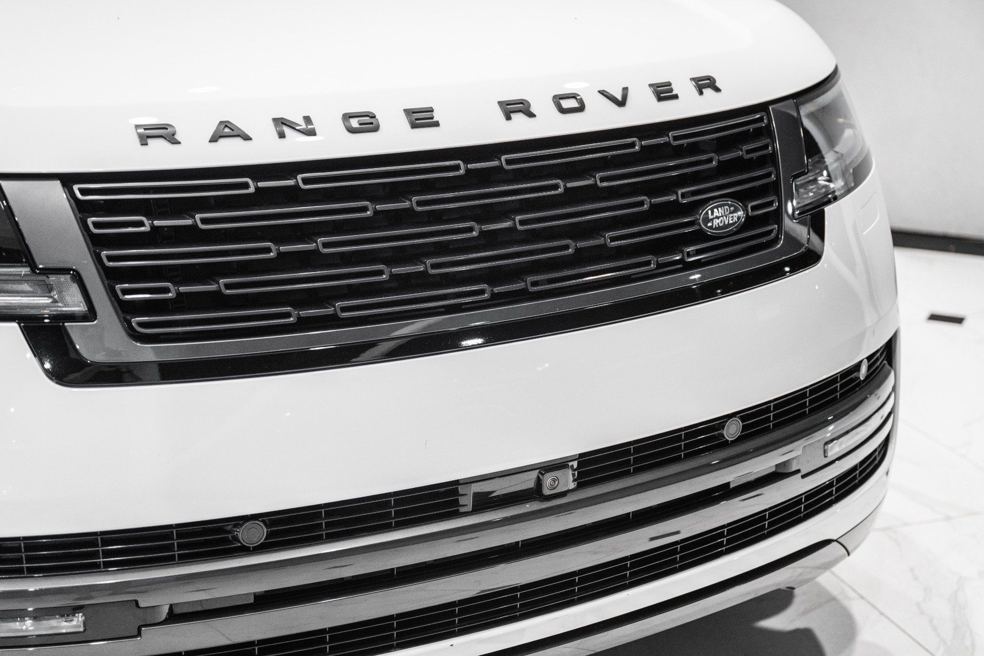 Used 2025 Land Rover Range Rover SE AWD/4WD image 11