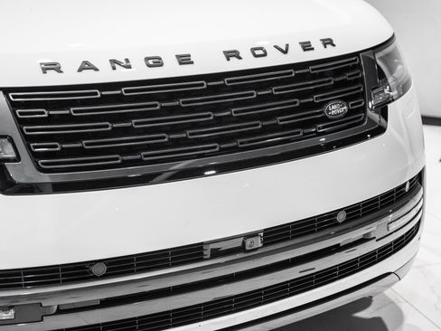 Used 2025 Land Rover Range Rover SE AWD/4WD image 11