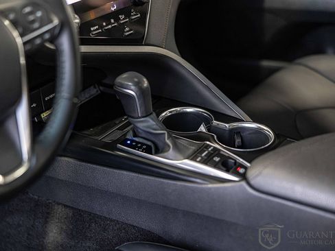 Used 2020 Toyota Camry XLE image 21