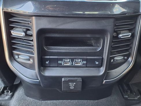 Used 2022 RAM 1500 Laramie AWD/4WD image 18