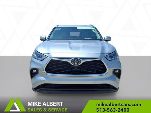 Used 2022 Toyota Highlander Limited AWD/4WD image 2