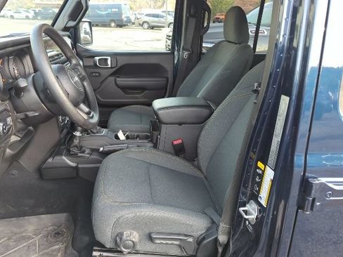 Certified 2025 Jeep Gladiator Sport AWD/4WD image 5