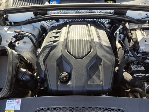 Used 2022 Porsche Macan image 38