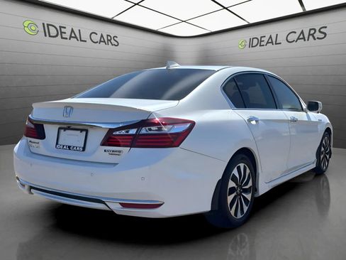 Used 2017 Honda Accord Touring image 5