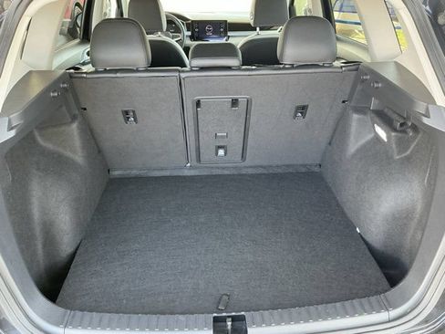 Used 2025 Volkswagen Taos SE AWD/4WD image 18