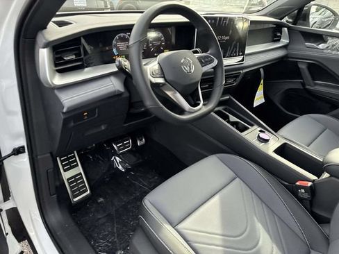New 2026 Volkswagen Tiguan SE R-Line FWD image 12