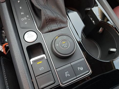 Used 2020 Volkswagen Atlas Cross Sport SEL Premium R-Line image 29