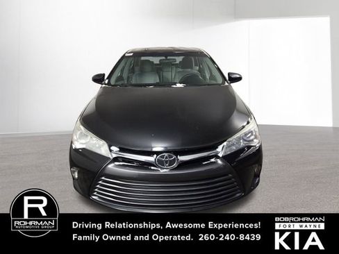 Used 2015 Toyota Camry LE image 3