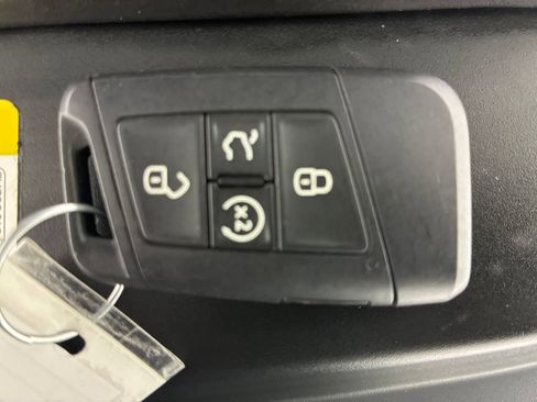 Used 2022 Volkswagen Tiguan SE AWD/4WD image 33