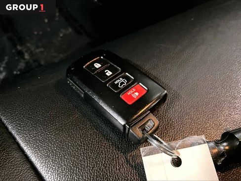 Used 2018 Toyota Highlander XLE image 14