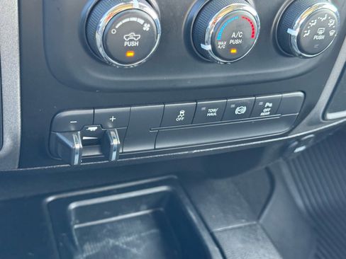 Used 2018 RAM 2500 Tradesman w/ Chrome Appearance Group image 29