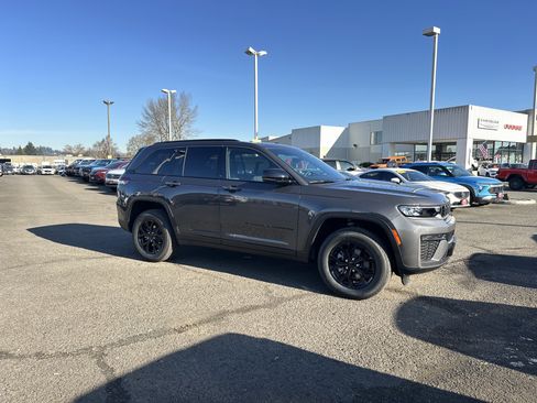 New 2026 Jeep Grand Cherokee Altitude image 7