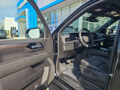 New 2026 Chevrolet Suburban LT w/ Comfort Package AWD/4WD image 23