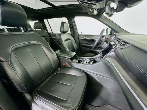 Used 2024 Jeep Grand Cherokee L Limited w/ Luxury Tech Group II image 35