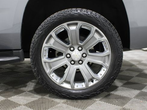 Used 2019 Chevrolet Tahoe LT image 40