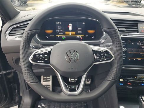 Certified 2022 Volkswagen Tiguan SE R-Line image 21