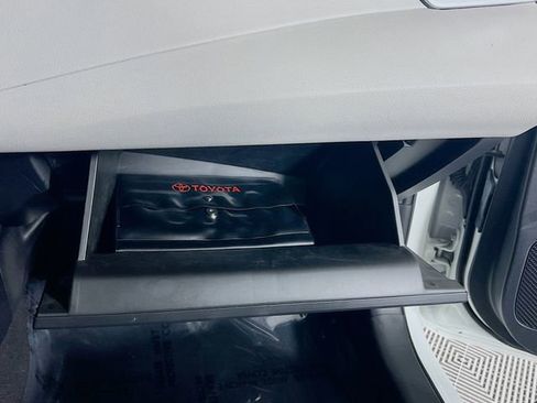 Used 2021 Toyota Corolla LE w/ LE Convenience Package FWD image 31