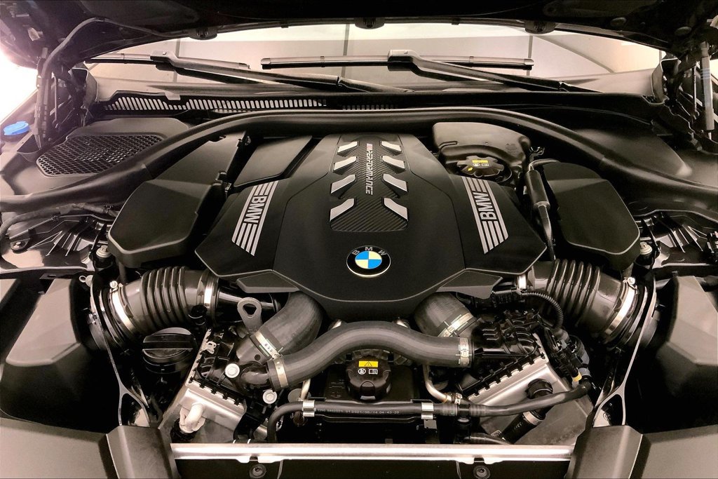 Used 2022 BMW M550i xDrive w/ Executive Package AWD/4WD image 9