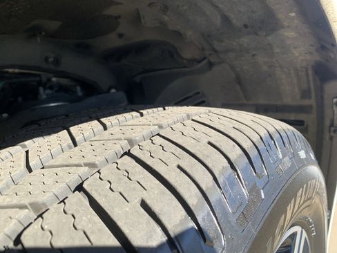 Used 2020 Lexus LX 570 4WD w/ 3rd Row & Luxury Pkg image 12