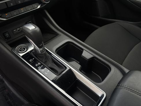 Used 2025 Nissan Sentra SV FWD image 35