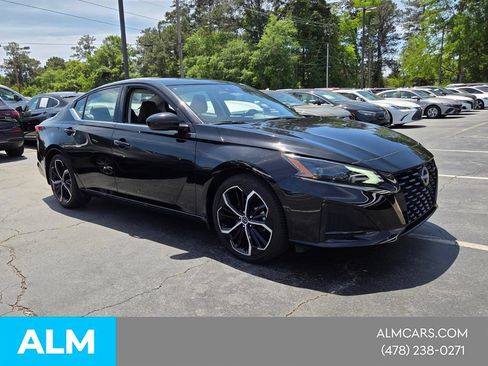 Used 2025 Nissan Altima 2.5 SR FWD image 14