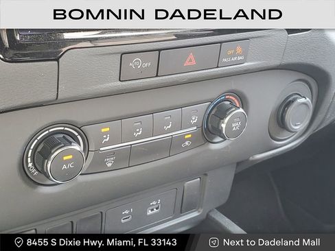Used 2024 Nissan Frontier SV image 23