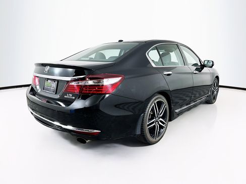 Used 2017 Honda Accord Touring image 9
