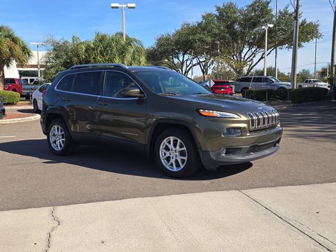 Used 2016 Jeep Cherokee Latitude w/ Cold Weather Group image 2
